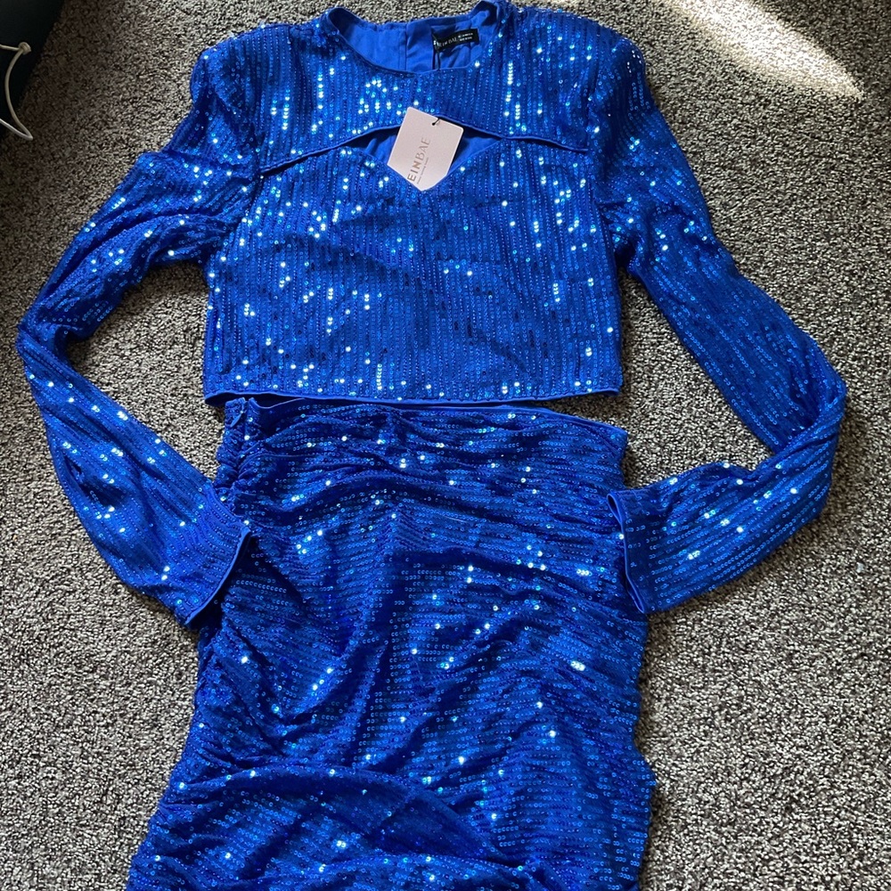 Two piece set - Picture 2 of 5